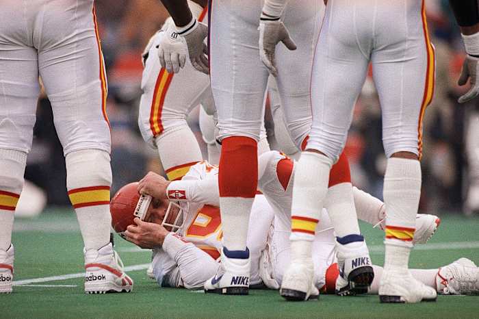 chiefs-joe-montana-bills.jpg